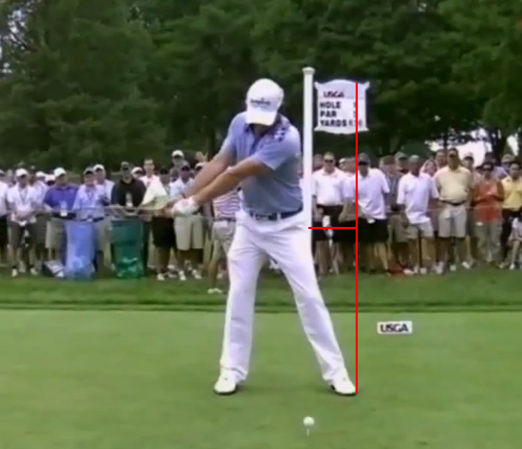 McIlroy does a one piece takeaway turning away from the ball.